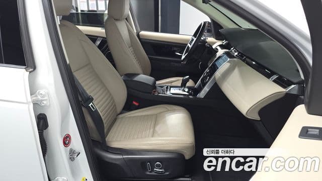 Land Rover Discovery Sport 2021 — Photo 19/32