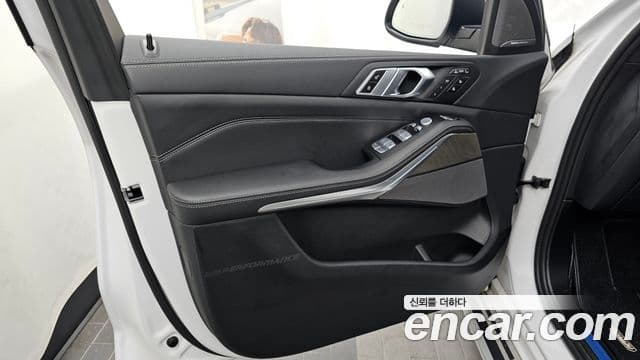 BMW X7 2024 — Photo 36/38