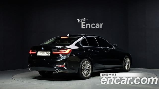 BMW 3 Series 2019 — Şəkil 20/30