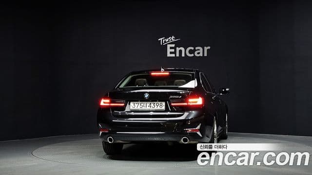 BMW 3 Series 2019 — Şəkil 8/30