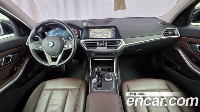BMW 3 Series 2019 — Şəkil 27/30