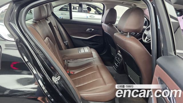 BMW 3 Series 2019 — Şəkil 29/30