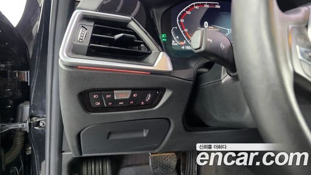 BMW 3 Series 2019 — Şəkil 28/30