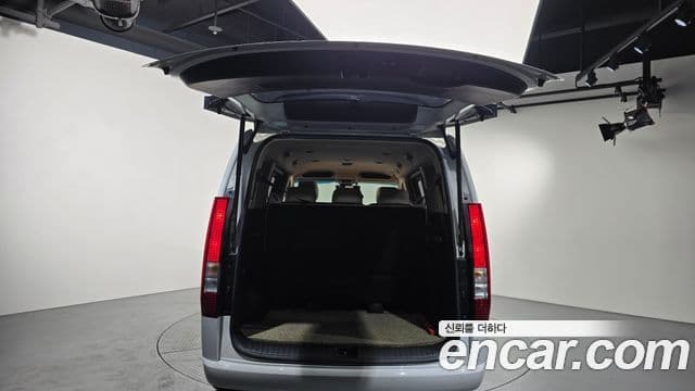Hyundai Staria 2025 — Şəkil 17/20