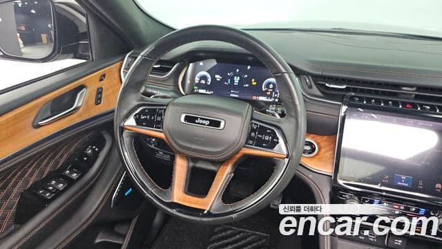 Jeep Grand Cherokee 2021 — Фото 11/20