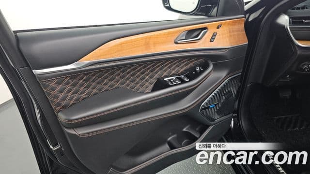 Jeep Grand Cherokee 2021 — Photo 28/30