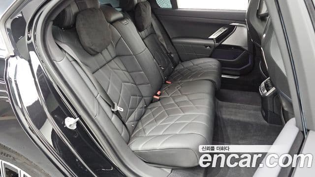 BMW 7 Series 2024 — фото 11 из 20
