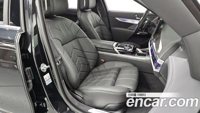 BMW 7 Series 2024 — ფოტო 12/20