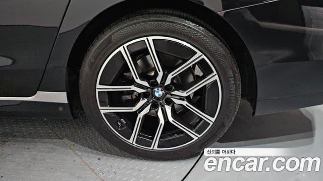 BMW 7 Series 2024 — Photo 16/32