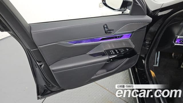 BMW 7 Series 2024 — Photo 9/32