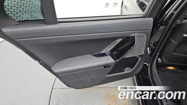 BMW 7 Series 2024 — Photo 21/32