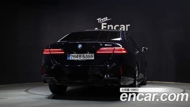 BMW 5 Series 2025 — ფოტო 4/20