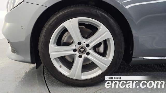Mercedes-Benz E-Class 2018 — ფოტო 5/20