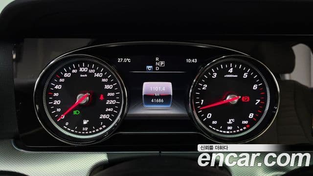 Mercedes-Benz E-Class 2018 — ფოტო 8/20