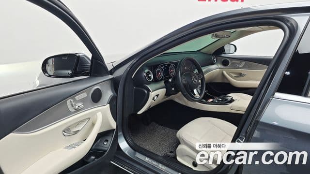 Mercedes-Benz E-Class 2018 — ფოტო 10/20
