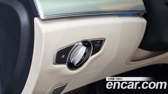 Mercedes-Benz E-Class 2018 — ფოტო 19/20