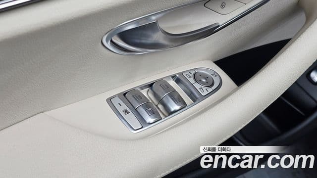 Mercedes-Benz E-Class 2018 — ფოტო 20/20