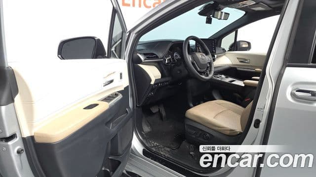 Toyota Sienna 2021 — Şəkil 10/20