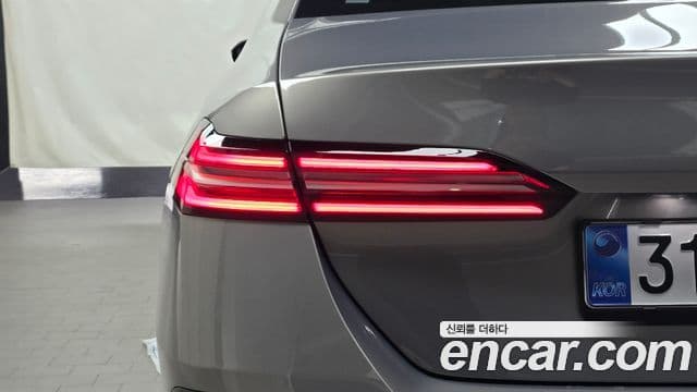 BMW 5 Series 2026 — Photo 29/32