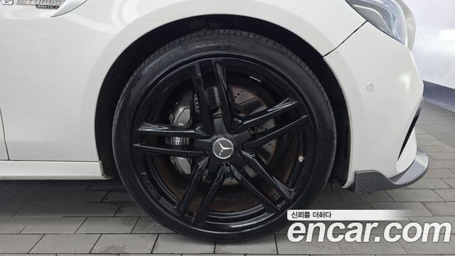 Mercedes-Benz E-Class 2018 — ფოტო 31/33