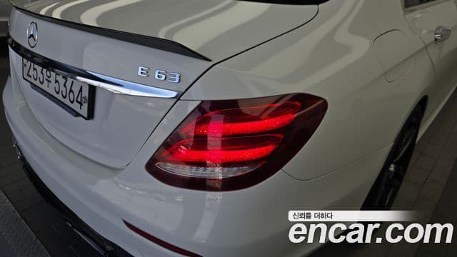 Mercedes-Benz E-Class 2018 — ფოტო 18/33