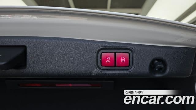 Mercedes-Benz E-Class 2018 — ფოტო 21/33