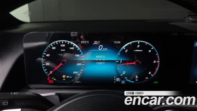 Mercedes-Benz GLB-Class 2021 — Şəkil 8/20