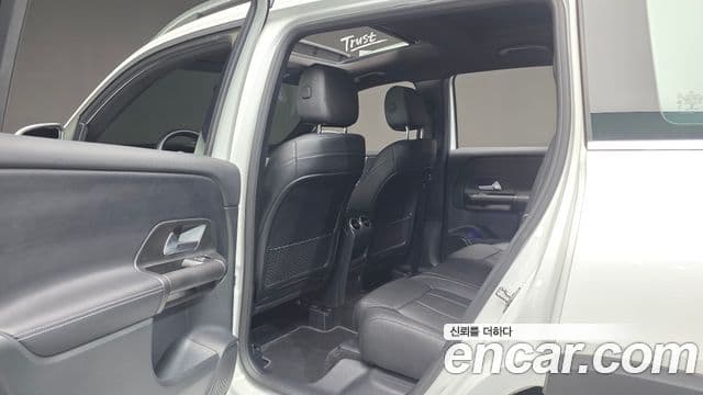 Mercedes-Benz GLB-Class 2021 — Şəkil 18/20
