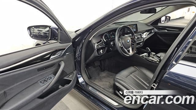 BMW 5 Series 2018 — Фото 10/20
