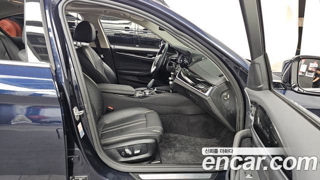 BMW 5 Series 2018 — Фото 11/20