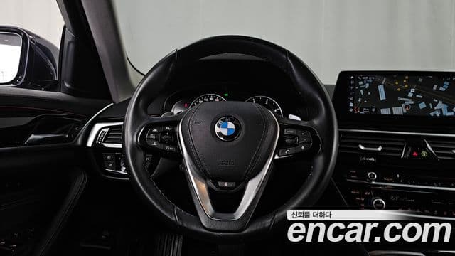 BMW 5 Series 2018 — Фото 13/20