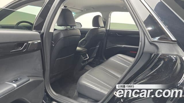 Hyundai Grandeur 2023 — ფოტო 11/20