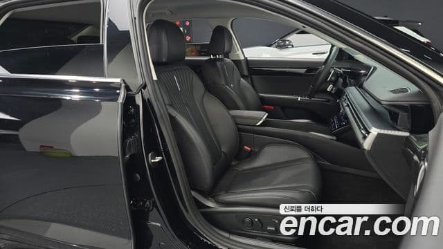 Hyundai Grandeur Hybrid 2023 — Photo 17/32