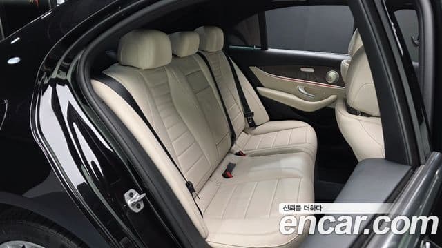 Mercedes-Benz E-Class 2022 — Şəkil 11/20