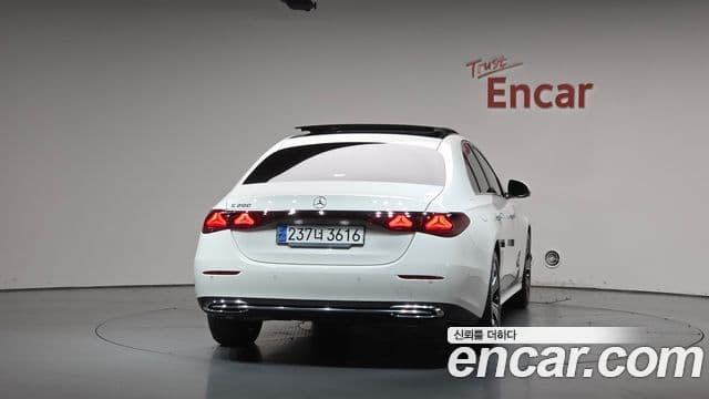 Mercedes-Benz E-Class 2024 — ფოტო 4/20