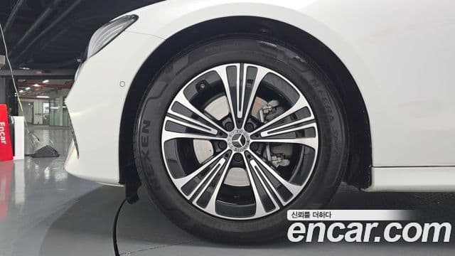 Mercedes-Benz E-Class 2024 — ფოტო 5/20