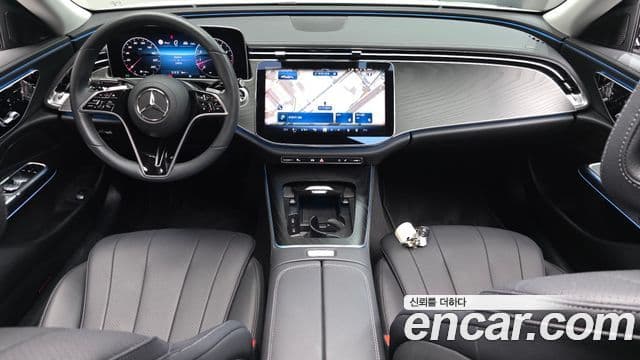 Mercedes-Benz E-Class 2024 — ფოტო 7/20