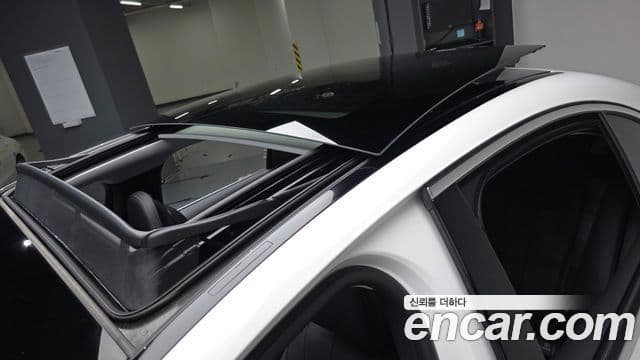 Mercedes-Benz E-Class 2024 — ფოტო 15/20