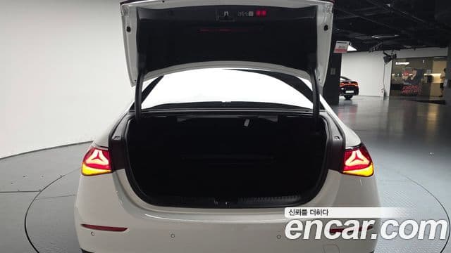 Mercedes-Benz E-Class 2024 — ფოტო 20/20