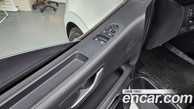 Hyundai Staria 2022 — ფოტო 9/30