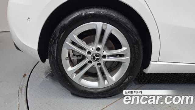 Mercedes-Benz A-Class 2025 — Photo 21/31