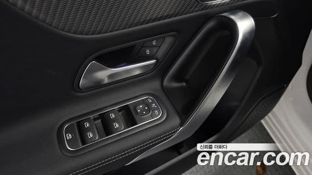 Mercedes-Benz A-Class 2025 — Photo 15/31