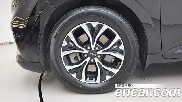 Kia Carnival 2023 — ფოტო 5/20