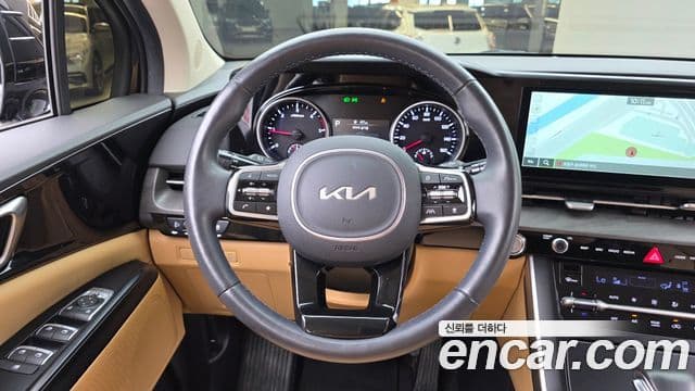 Kia Carnival 2023 — ფოტო 13/20