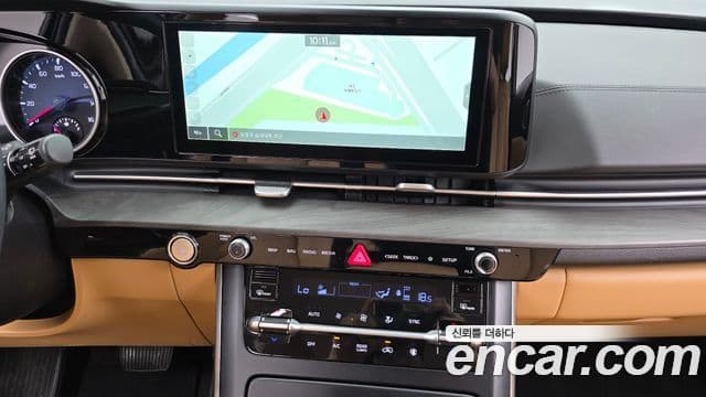 Kia Carnival 2023 — ფოტო 14/20