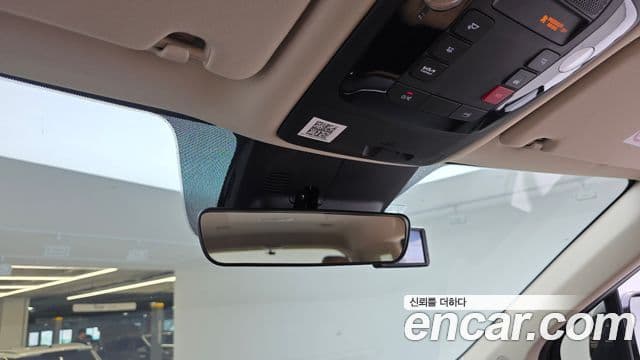 Kia Carnival 2023 — ფოტო 18/20