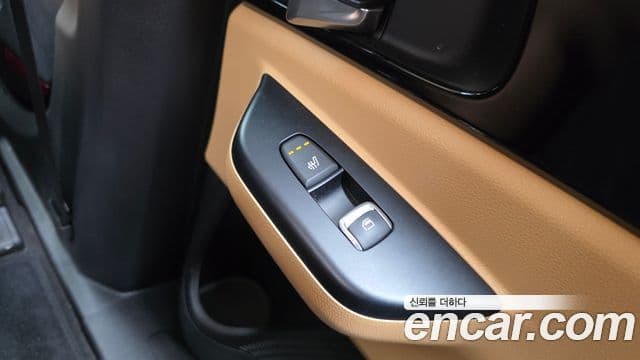 Kia Carnival 2023 — ფოტო 19/20