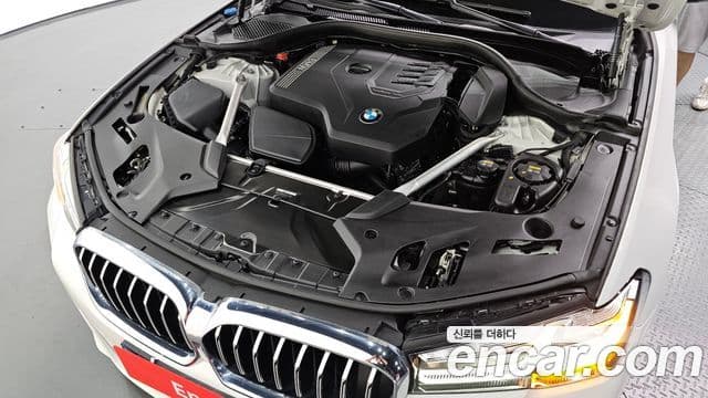 BMW 5 Series 2022 — фото 6 из 20