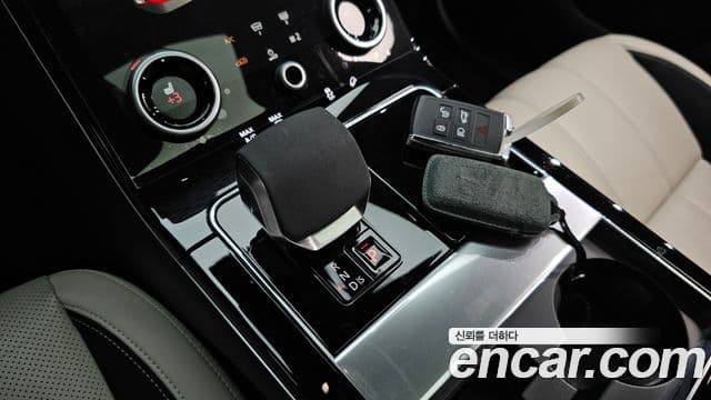 Land Rover Range Rover Velar 2023 — ფოტო 7/20