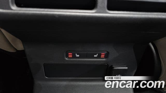 Land Rover Range Rover Velar 2023 — ფოტო 14/20